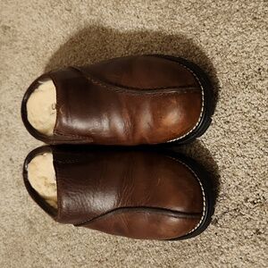 UGG Women's Size 7 Midtown Brown Leather Shearling Lined Slip On Mules Clogs